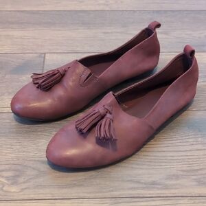 Women's Tassel Loafers in burgundy